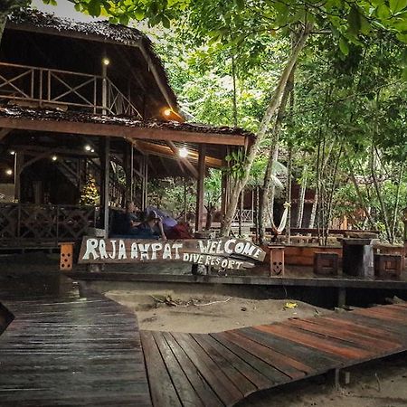 Raja Ampat Dive Resort Tapokreng Eksteriør billede
