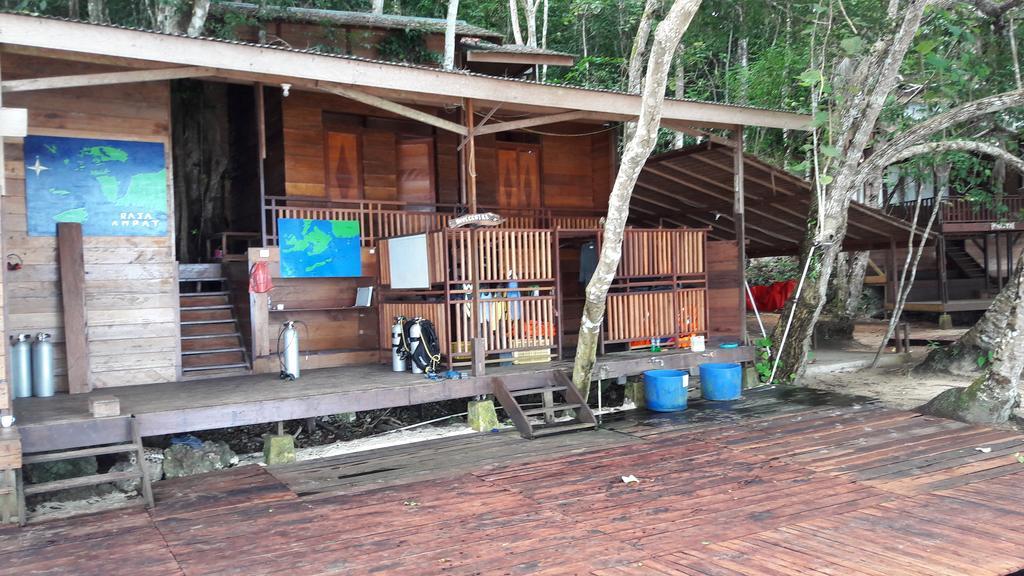 Raja Ampat Dive Resort Tapokreng Eksteriør billede